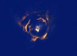 SpaceX Roket Enkazı Uyarısı: Uçuşlar Etkilendi spacex-roket-enkaz-uyars-uular-etkilendi