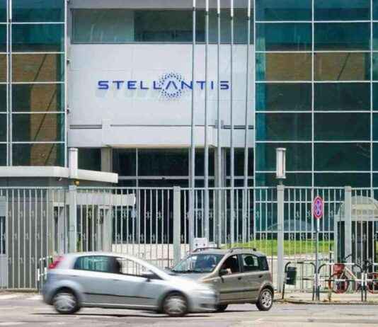 Stellantis dördüncü çeyrek sevkiyatlarında yıllık düşüş yaşadı stellantis-drdnc-eyrek-sevkiyatlarnda-yllk-d-yaad