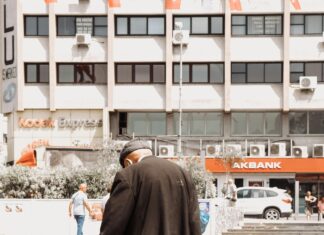 Akbank Kredi Erteleme İmkanları: Şimdi Nasıl Yararlanılır?